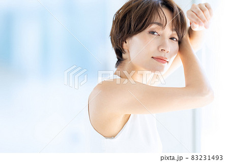 女性　ビューティー　美容　ミドル　スキンケア 83231493