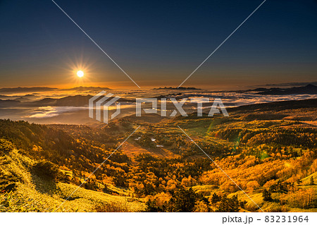 《群馬県》渋峠のご来光・国道最高地点の絶景 《群馬県》渋峠のご来光・国道最高地点の絶景 83231964