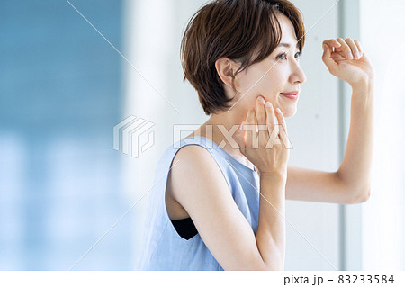 女性 ビューティー 美容 メイク ミドル スキンケア 女性 ビューティー 美容 メイク ミドル スキンケア 83233584