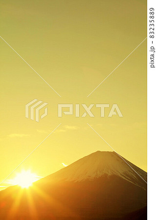 日本の夜明け 富士山と朝日 日本の夜明け 富士山と朝日 83235889