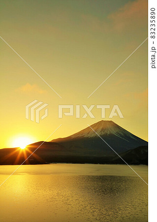 日本の夜明け 富士山と朝日 日本の夜明け 富士山と朝日 83235890