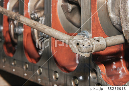 Breaker Bar and Cylinder Block and Crankshaft of Truck Engine Breaker Bar and Cylinder Block and Crankshaft of Truck Engine 83236018