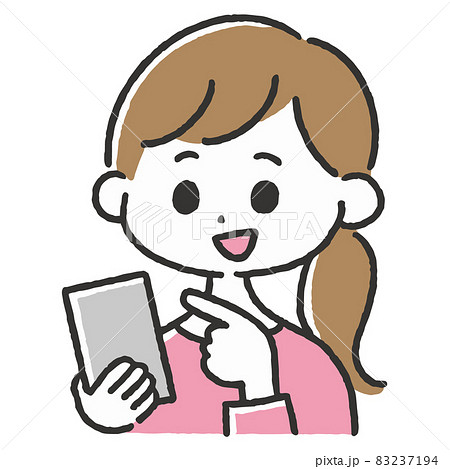 笑顔でスマートフォンを操作する女性のイラスト 携帯電話 スマホのイラスト素材