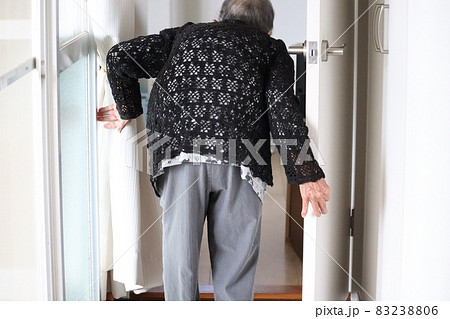 高齢化社会のバリアフリー 83238806