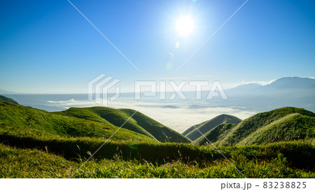 自然絶景　美しい夜明けと日の出(雲海)風景　日本2021年Superb view of nature 83238825