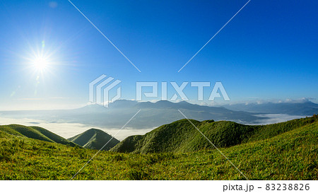 自然絶景 美しい夜明けと日の出(雲海)風景 日本2021年Superb view of nature 自然絶景 美しい夜明けと日の出(雲海)風景 日本2021年Superb view of nature 83238826