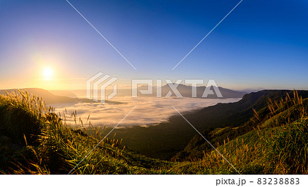 自然絶景 美しい夜明けと日の出(雲海)風景 日本2021年Superb view of nature 自然絶景 美しい夜明けと日の出(雲海)風景 日本2021年Superb view of nature 83238883