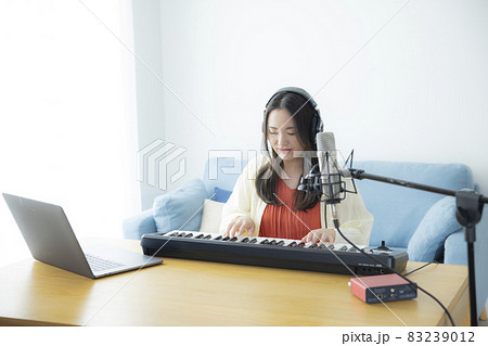 音楽制作　リビング 83239012