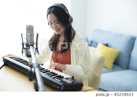 音楽制作　リビング 83239023
