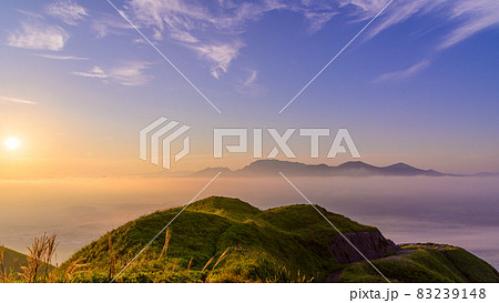 自然絶景　美しい夜明けと日の出(雲海)風景　日本2021年Superb view of nature 83239148