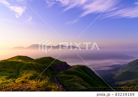 自然絶景　美しい夜明けと日の出(雲海)風景　日本2021年Superb view of nature 83239169