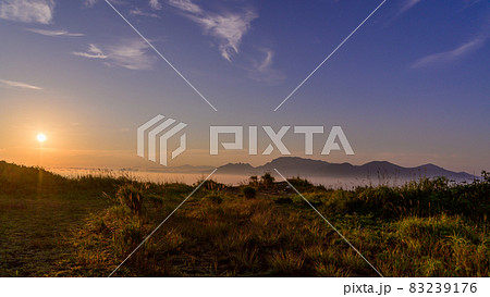 自然絶景 美しい夜明けと日の出(雲海)風景 日本2021年Superb view of nature 自然絶景 美しい夜明けと日の出(雲海)風景 日本2021年Superb view of nature 83239176