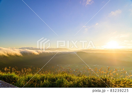 自然絶景　美しい夜明けと日の出(雲海)風景　日本2021年Superb view of nature 83239225