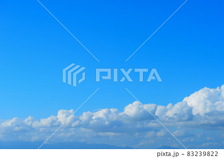 晩秋の江の島　稚児ヶ淵　片瀬西浜海水浴場の風景 83239822