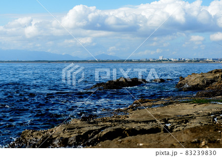 晩秋の江の島 稚児ヶ淵 片瀬西浜海水浴場の風景 晩秋の江の島 稚児ヶ淵 片瀬西浜海水浴場の風景 83239830