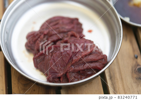 新鮮な馬刺し 83240771
