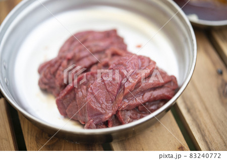 新鮮な馬刺し 83240772