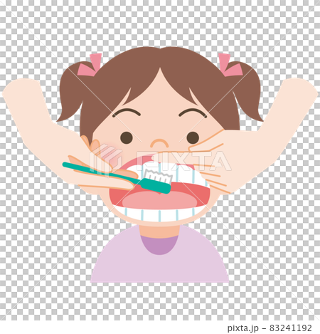 仕上げみがきをしてもらう女の子 83241192