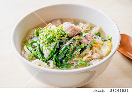 鶏肉のもつ鍋風うどん 鶏肉のもつ鍋風うどん 83241681
