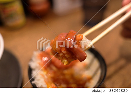 イカの塩辛と生卵丼 イカの塩辛と生卵丼 83242329