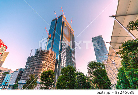 日本の東京都市景観　東京ミッドタウン八重洲や東京駅などを望む 83245039
