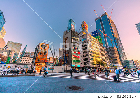 日本の東京都市景観 東京駅前の東京ミッドタウン八重洲などを望む 日本の東京都市景観 東京駅前の東京ミッドタウン八重洲などを望む 83245127
