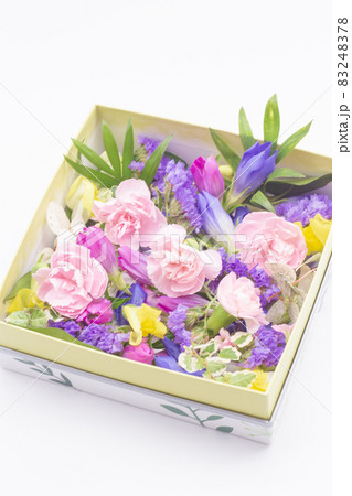 薔薇　ピンク　花束　カーネーション 83248378