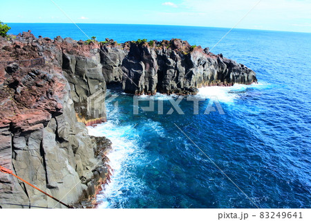 門脇吊り橋から見た城ヶ崎海岸 門脇吊り橋から見た城ヶ崎海岸 83249641