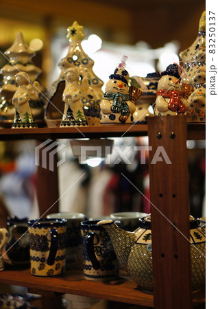 かわいらしいデザインのポーランド陶器 83250137