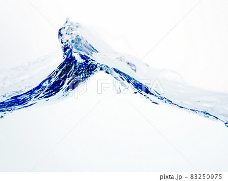 水　水面　波　躍動感 83250975