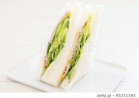 美味しいハムチーズレタスサンド 美味しいハムチーズレタスサンド 83251383