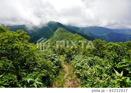 前神室山から神室山への稜線と登山道 前神室山から神室山への稜線と登山道 83252037