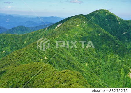 神室山から前神室山への稜線 83252255