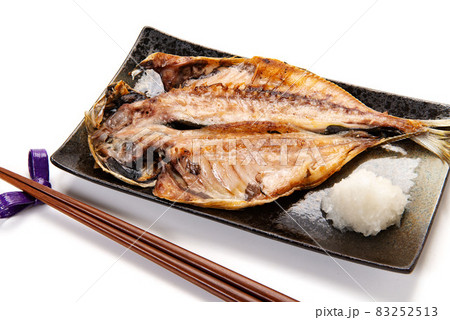 鯵の干物の炭火焼 83252513