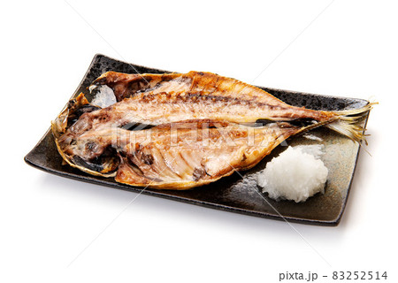 鯵の干物の炭火焼 83252514