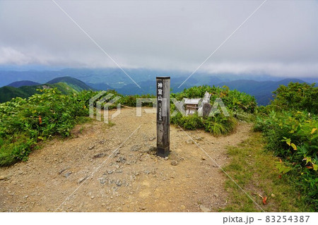 神室山の山頂標柱 神室山の山頂標柱 83254387