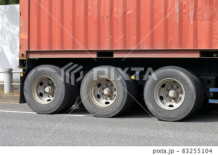 トラックの車輪 イメージ トラックの車輪 イメージ 83255104