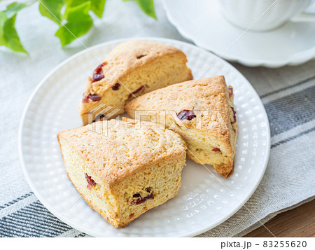 クランベリースコーンと紅茶 83255620