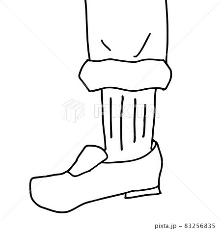 ちょい見せ靴下の線画イラスト 83256835