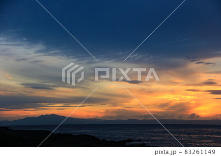三浦半島　黄昏の城ヶ島から　伊豆半島　天城山遠景 83261149