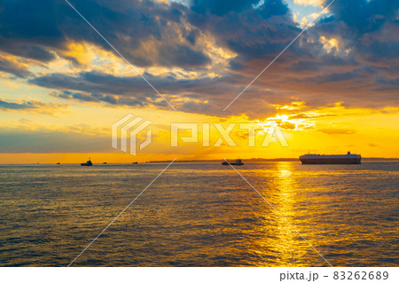 東京湾 浦賀水道の夕暮れ 東京湾 浦賀水道の夕暮れ 83262689