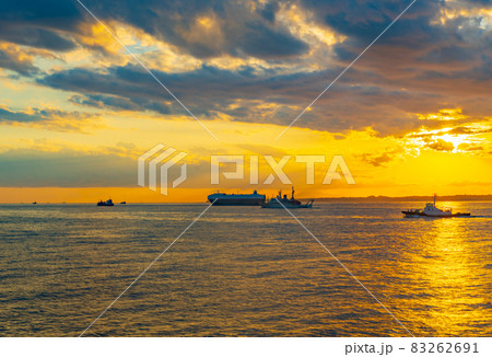 東京湾 浦賀水道の夕暮れ 東京湾 浦賀水道の夕暮れ 83262691