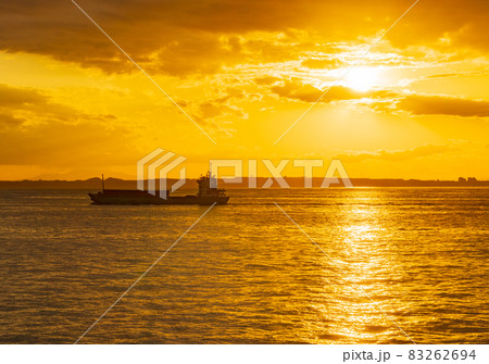 東京湾 浦賀水道の夕暮れ 東京湾 浦賀水道の夕暮れ 83262694