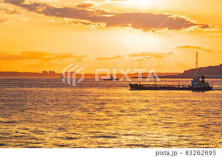 東京湾 浦賀水道の夕暮れ 東京湾 浦賀水道の夕暮れ 83262695