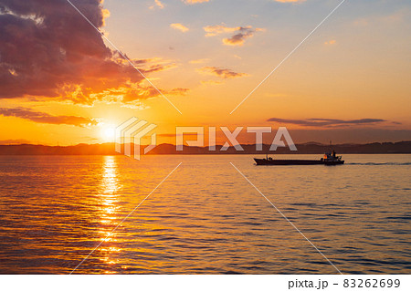 東京湾 浦賀水道の夕暮れ 東京湾 浦賀水道の夕暮れ 83262699