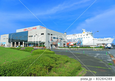 【大分県】晴天下の別府港（大阪ゆきフェリーターミナル） 83264289