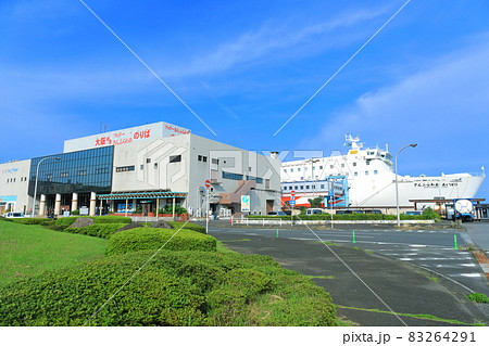 【大分県】晴天下の別府港(大阪ゆきフェリーターミナル) 【大分県】晴天下の別府港(大阪ゆきフェリーターミナル) 83264291