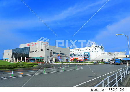 【大分県】晴天下の別府港（大阪ゆきフェリーターミナル） 83264294