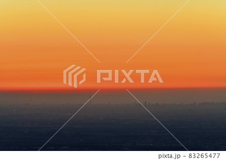 奥武蔵の山・関八州見晴台から朝焼けの東京遠望 奥武蔵の山・関八州見晴台から朝焼けの東京遠望 83265477