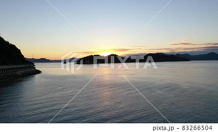 広島県竹原市の阿波島を日の出直前に空撮 83266504